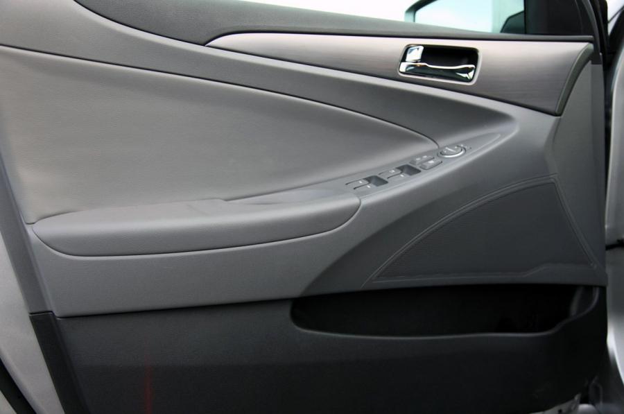  Hyundai Sonata Hybrid 2010 года  (фото 42 из 83)